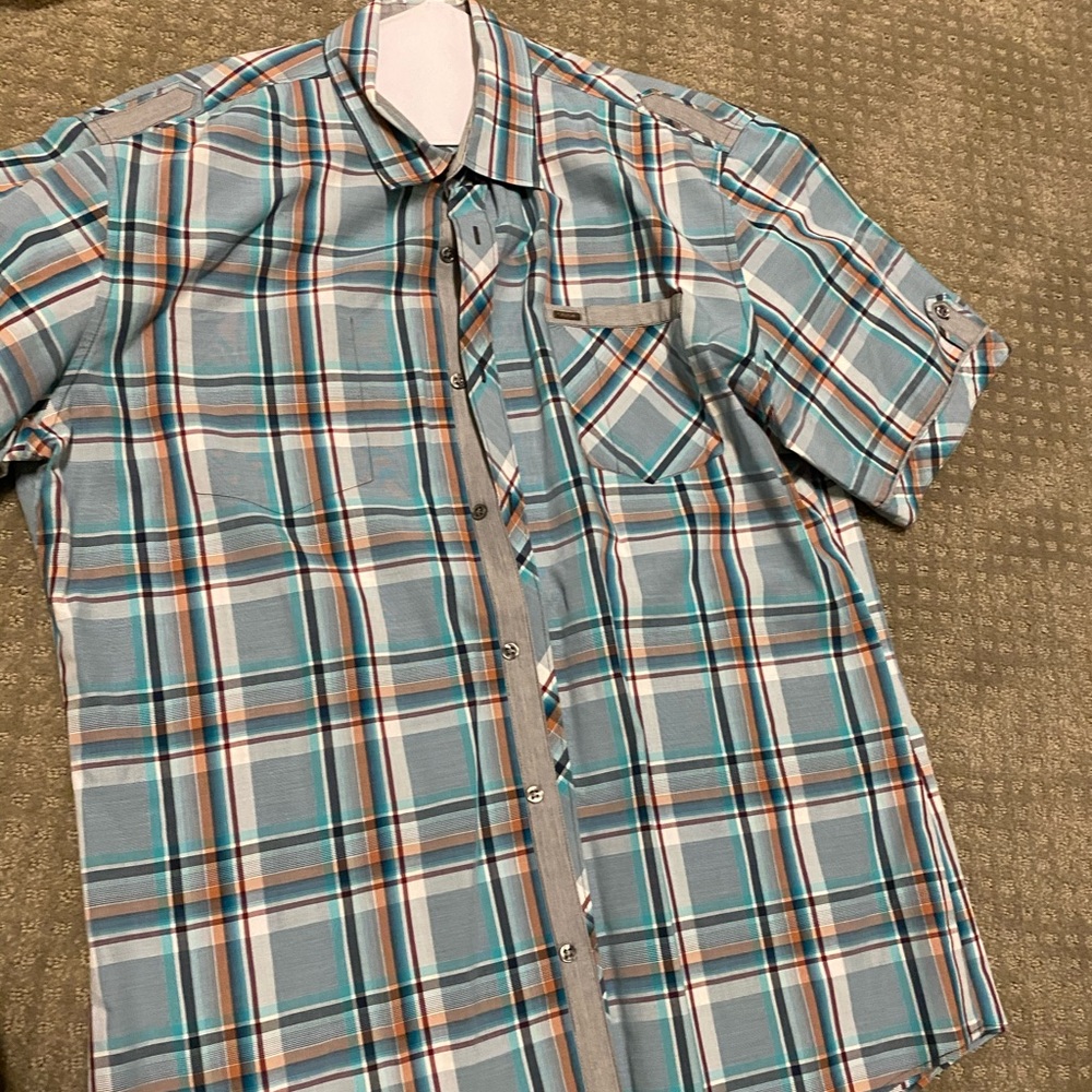 7 diamonds button up